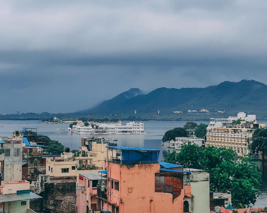 Hotel Lake Bridge Udaipur Esterno foto