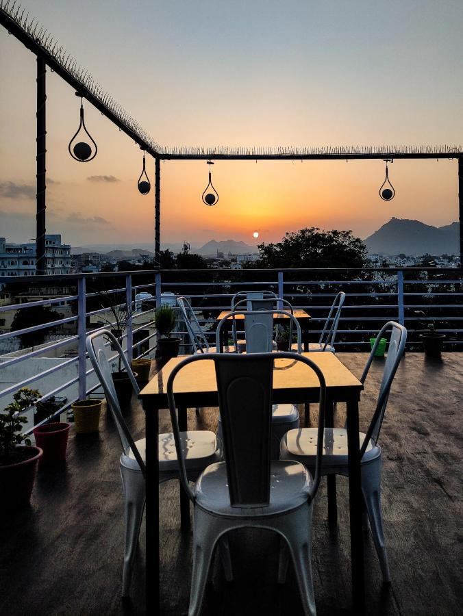Hotel Lake Bridge Udaipur Esterno foto
