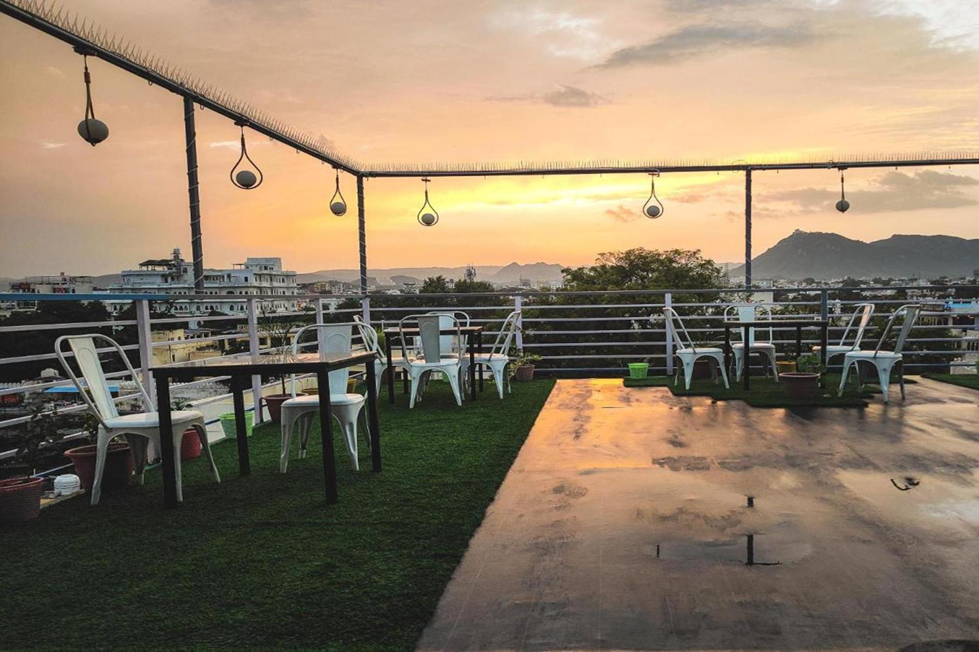 Hotel Lake Bridge Udaipur Esterno foto
