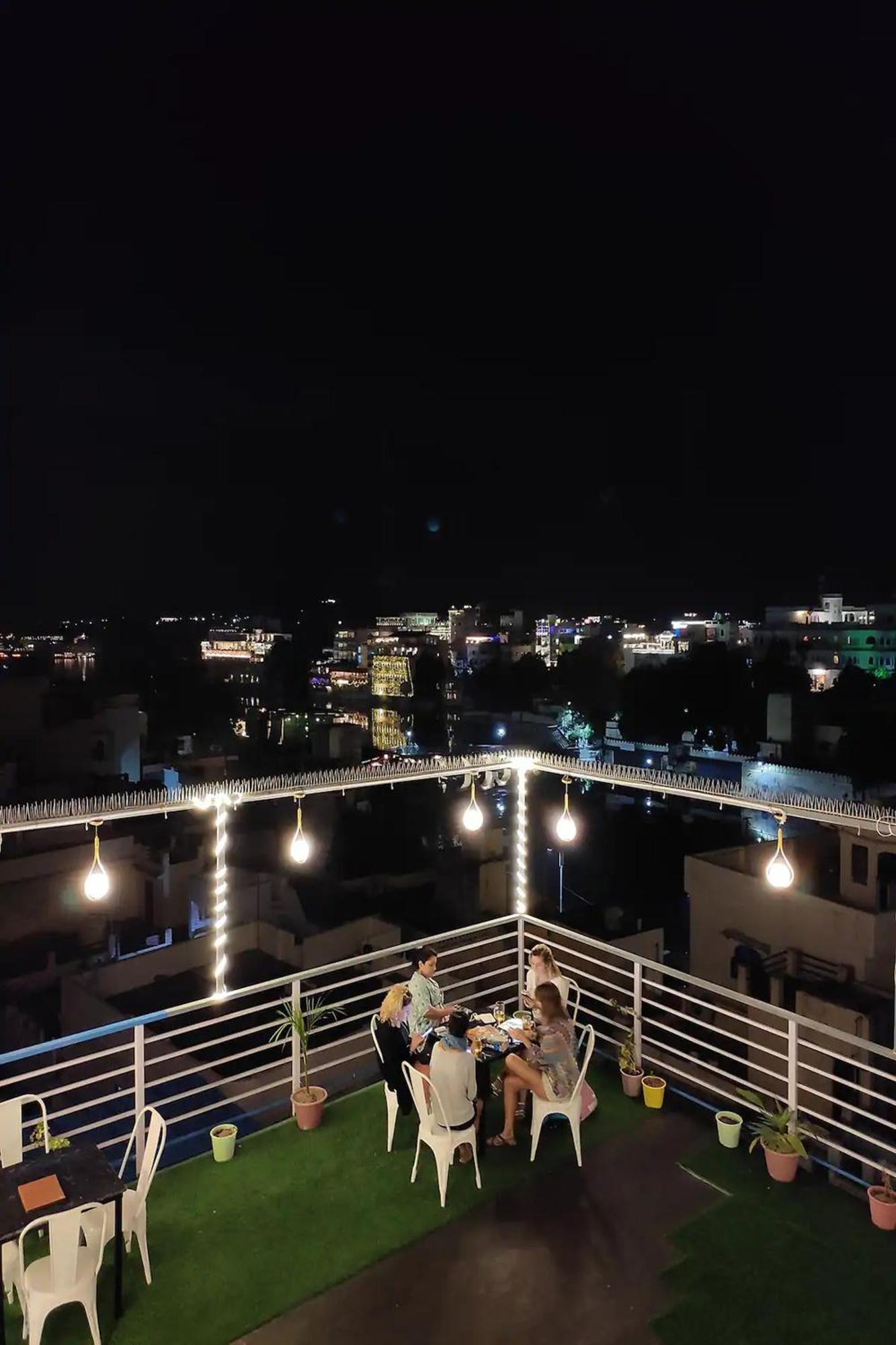 Hotel Lake Bridge Udaipur Esterno foto